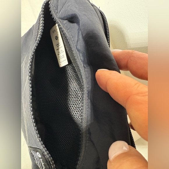 lululemon black clean lines belt bag Everywhere Bag, (LU9B78S) : Sports & Outdoors Clean Lines Lululemon Belt Bag